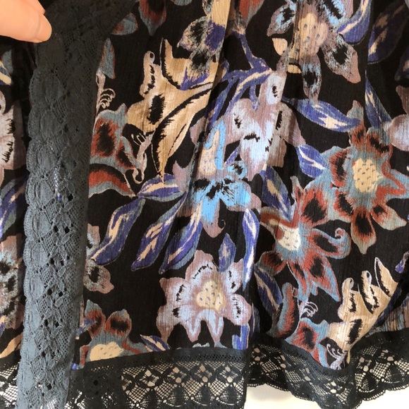 Free People Floral Black Lace Trimmed Kimono - Picture 4 of 8